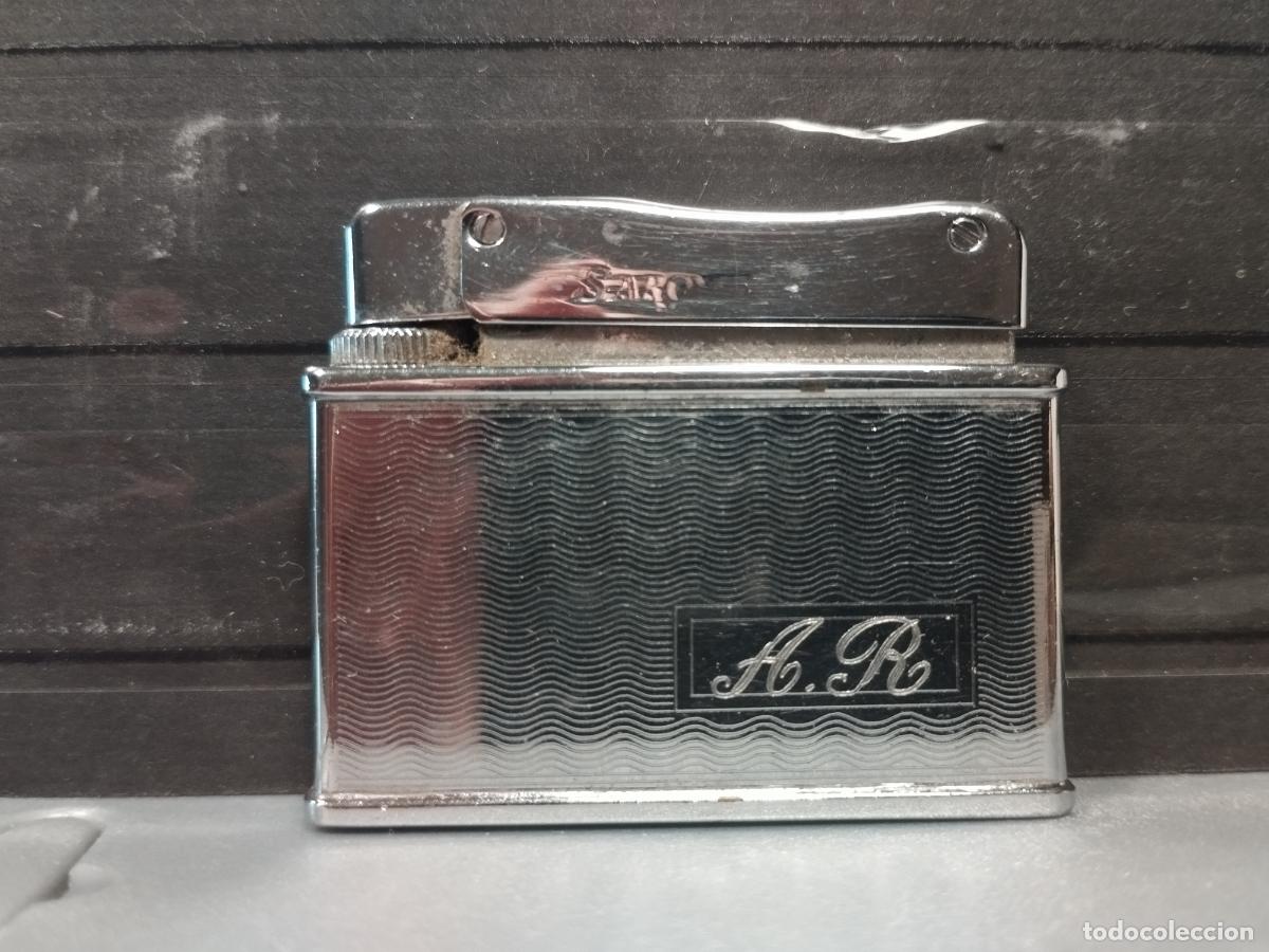 Briquets: SEV M60 MECHERO SAROME. CON INICIALES A.R. VER FOTOS.