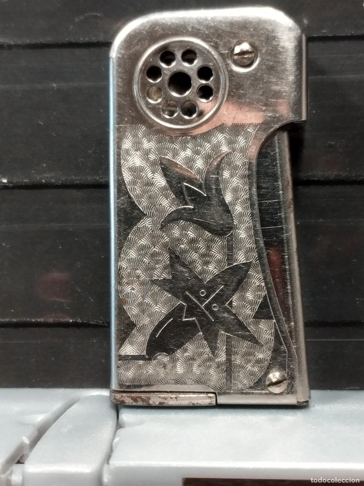 Isqueiros: SEV M29 MECHERO REFORMETTE. AUSTRIA DECORACION FLORAL. FALTA TORNILLO DE LA BASE. BUENA CALIDAD