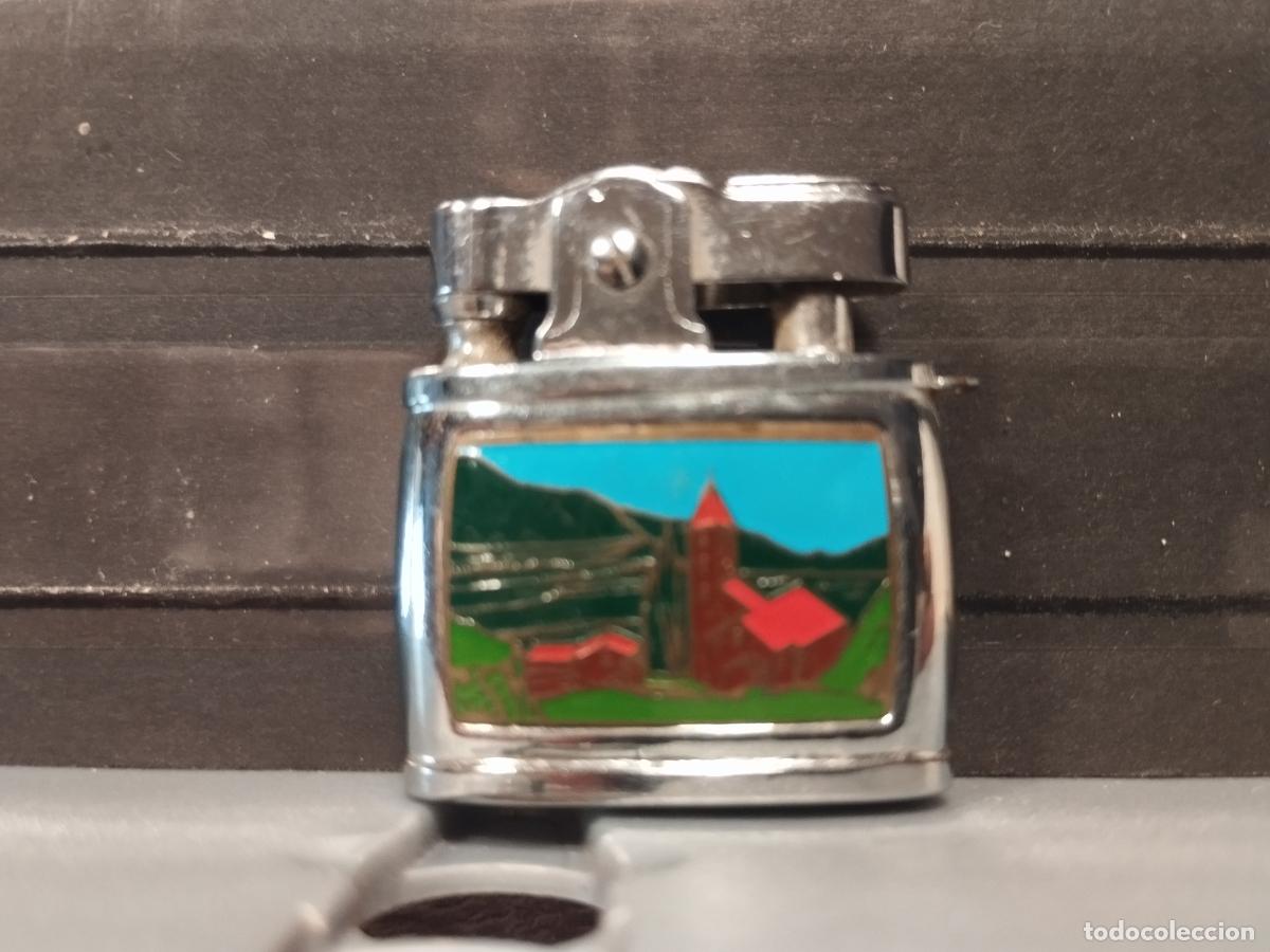 Isqueiros: SEV M 09. MECHERO. SIN MARCA. UN LATERAL ESMALTADO CON UN PAISAJE. BUENA CALIDAD.
