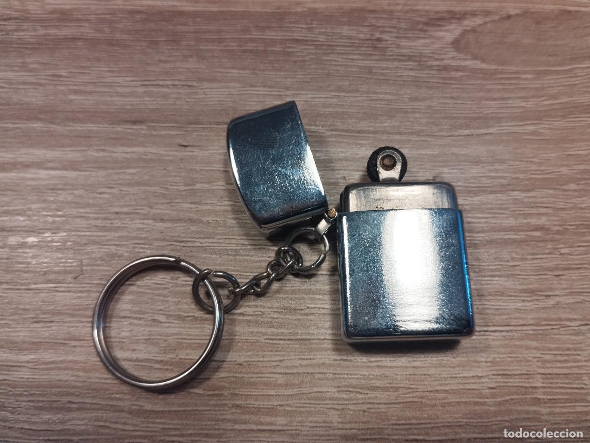 Briquets: LLAVERO CON MECHERO DE PEQUE&Ntilde;O TAMA&Ntilde;O 2 X 3 CM APROX.