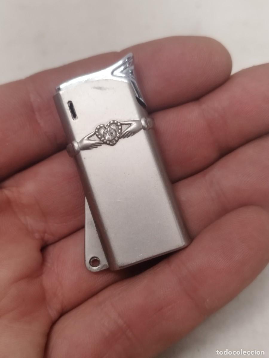Mecheros: Mechero encendedor autom&aacute;tico, con corazon. No acciona.