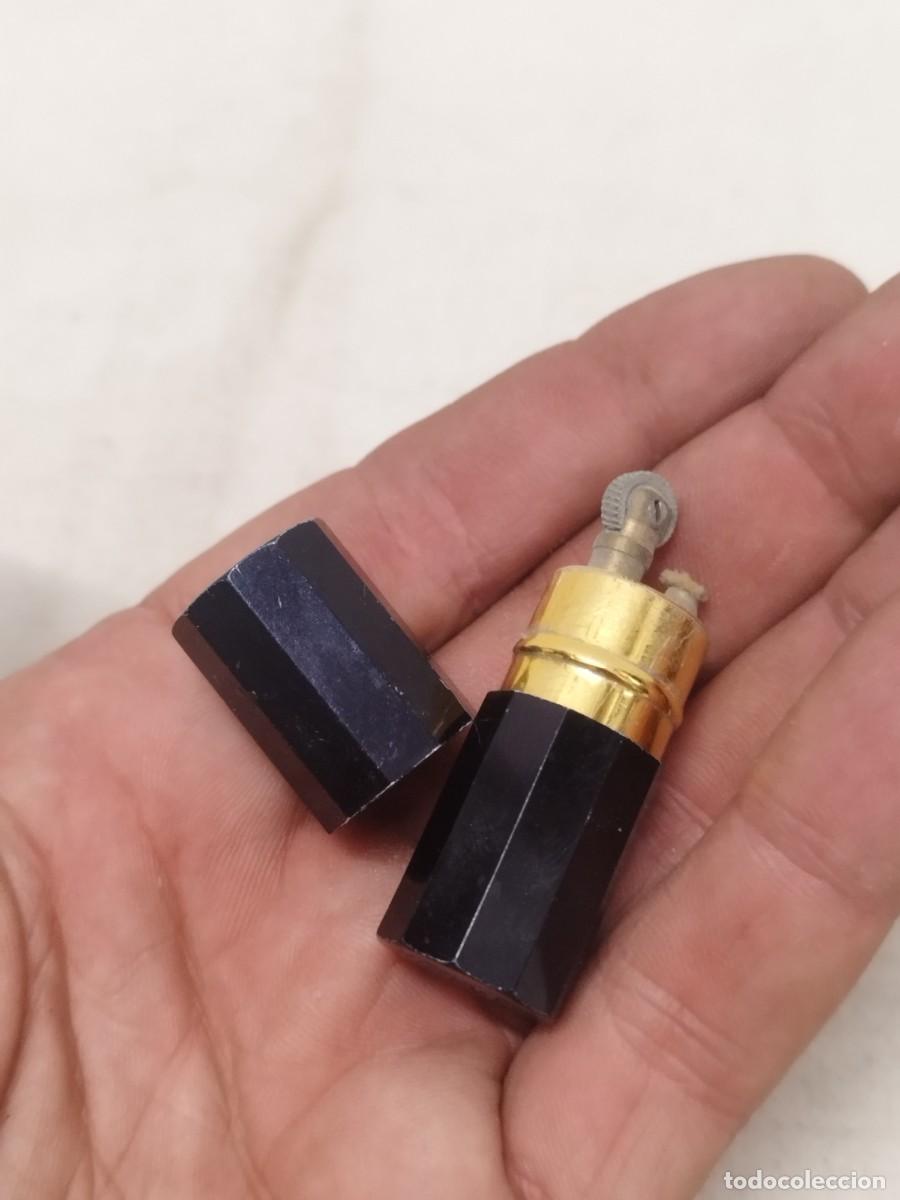 Mecheros: Antiguo mechero, encendedor en forma de pintalabios. Marcado Mokalux.