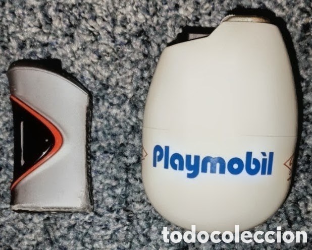 Mecheros: PACK de MECHEROS VINTAGE de MARLBORO y PLAYMOBIL, ambos de 7 cms de altura y los dos EN BUEN ESTADO.