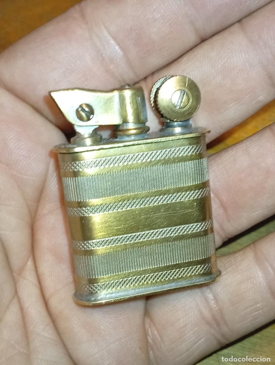 Mecheros: Precioso encendedor gasolina con brazo tap&oacute;n mechero lat&oacute;n a&ntilde;os 30-40 tipo Flamidor Junior