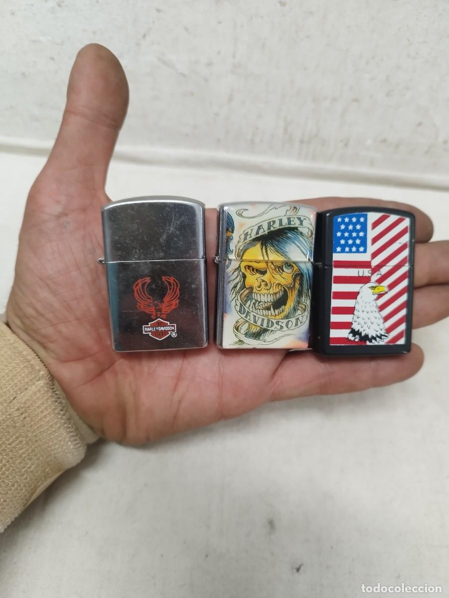 Mecheros: 3 mecheros tipo Zippo, dos motivos Harley Davidson y otro bandera americana USA. Sin probar.