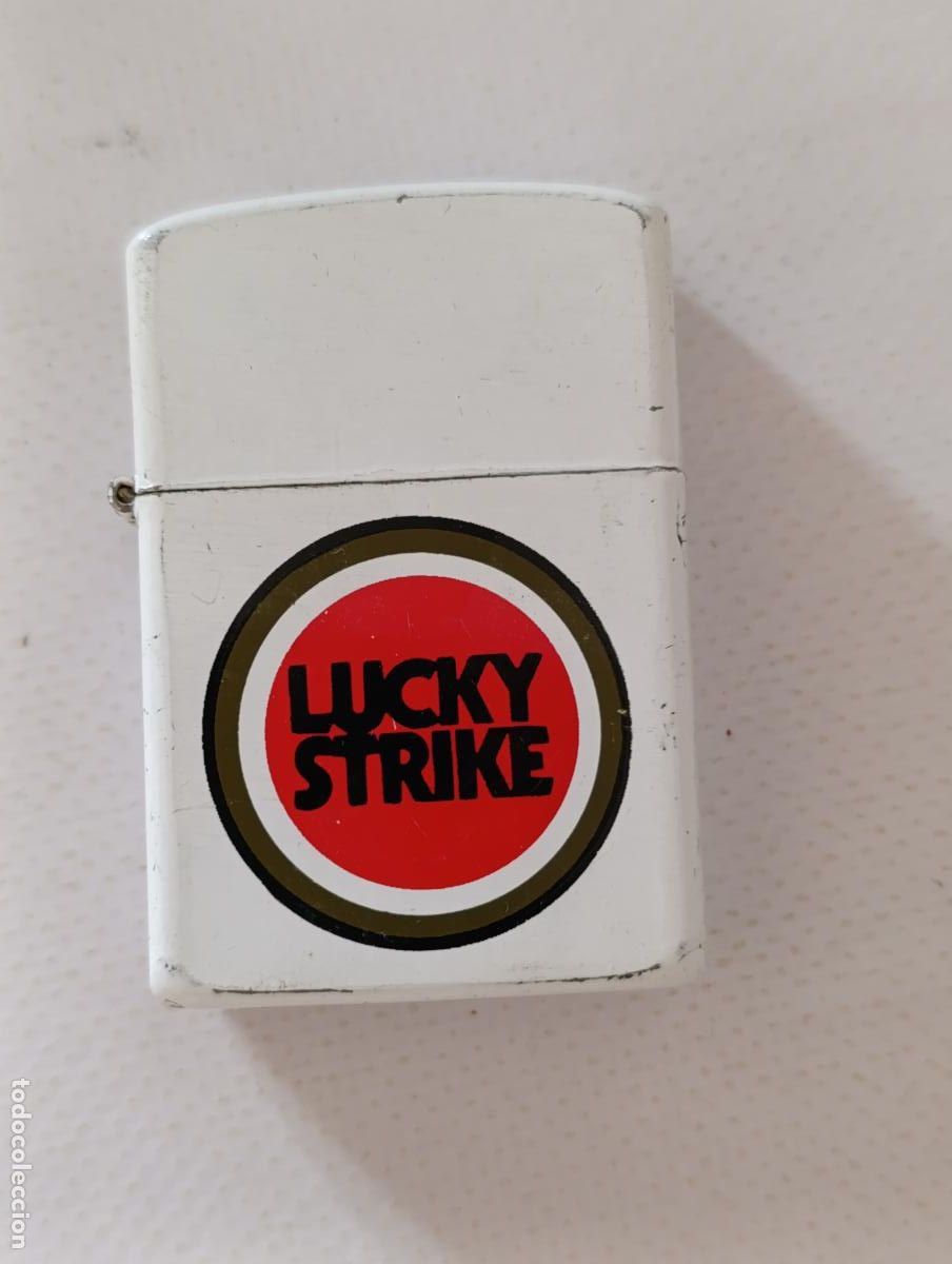 Mecheros: ANTIGUO MECHERO ENCENDEDOR DE GASOLINA LUCKY STRIKE - ESTILO ZIPPO, DE METAL (V7D)