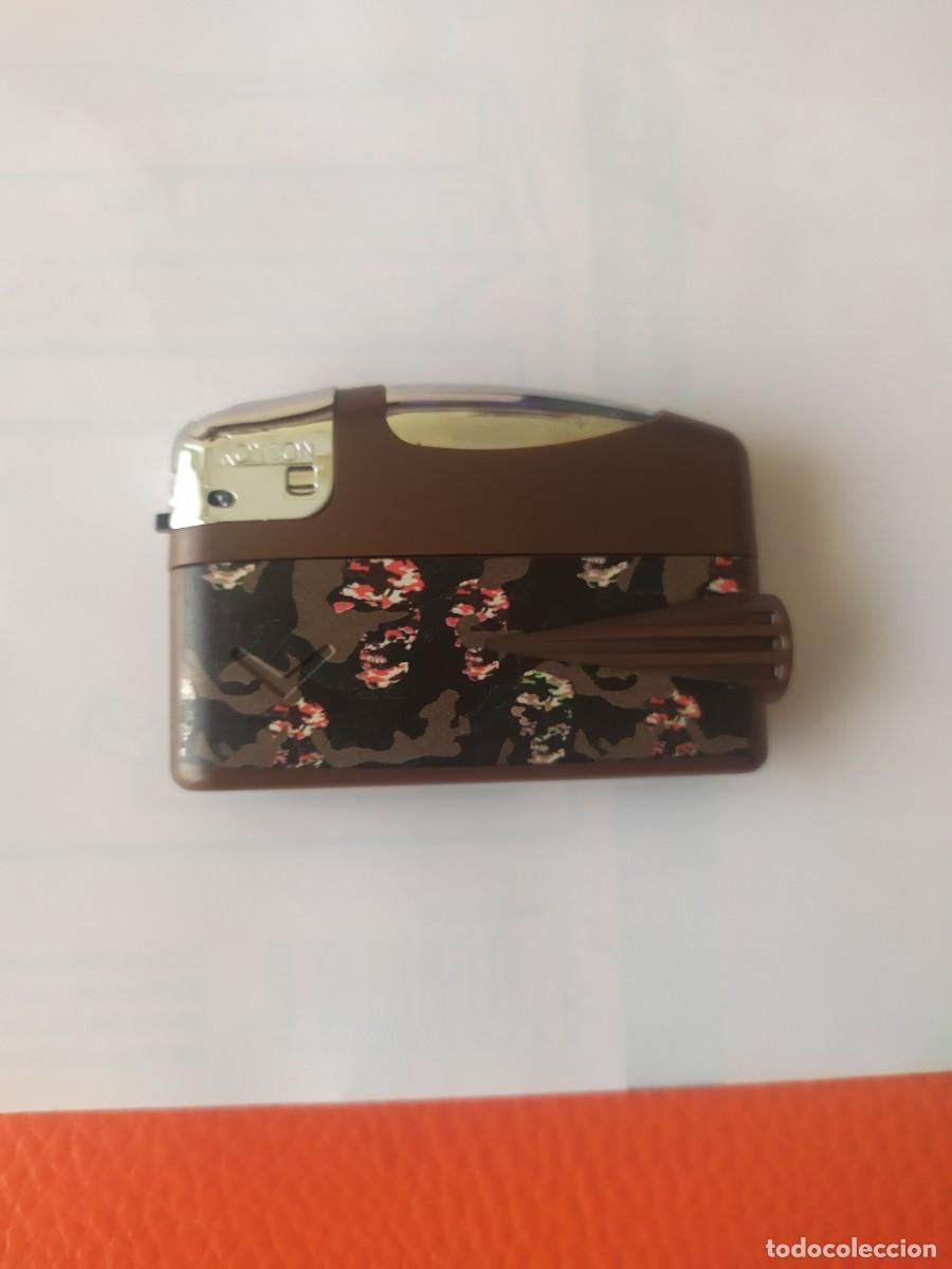 Mecheros: MECHERO RONSON VARAFLAME DE PL&Aacute;STICO. nUEVO. MIMETIZADO MARR&Oacute;N.