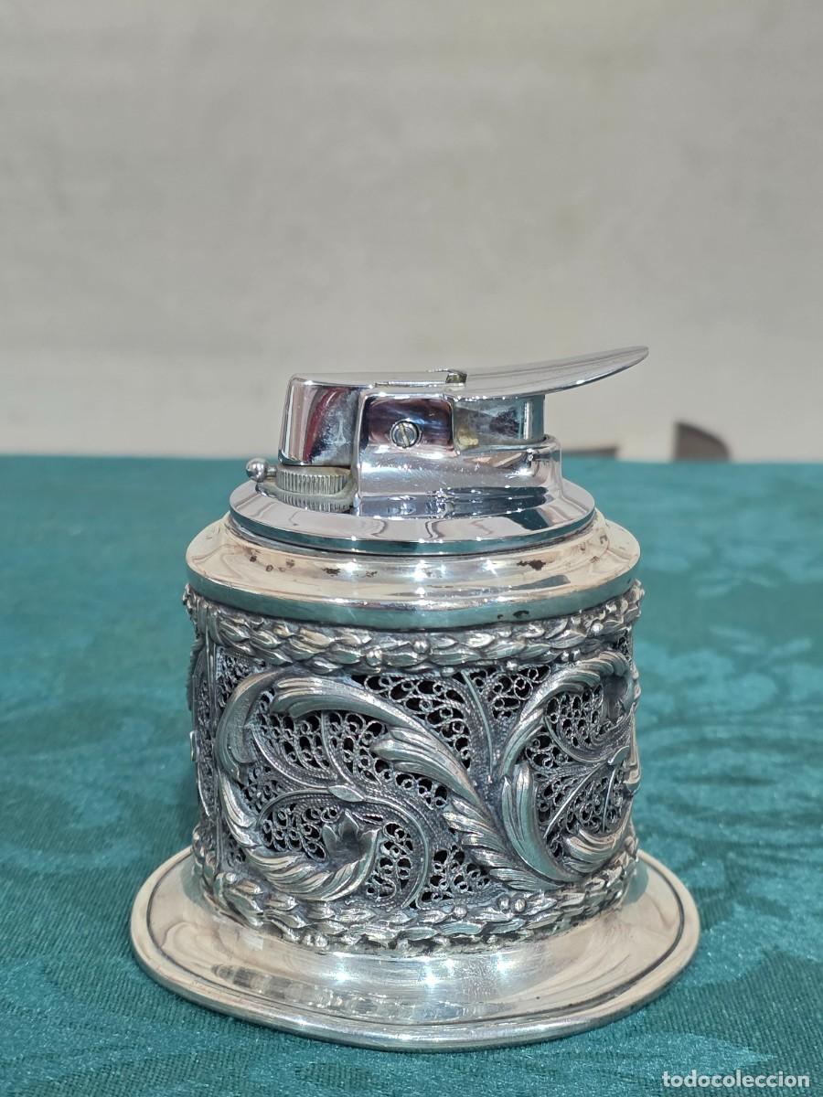 Mecheros: Encendedor de sobremesa vintage Ronson insertado en una base cil&iacute;ndrica de plata de ley