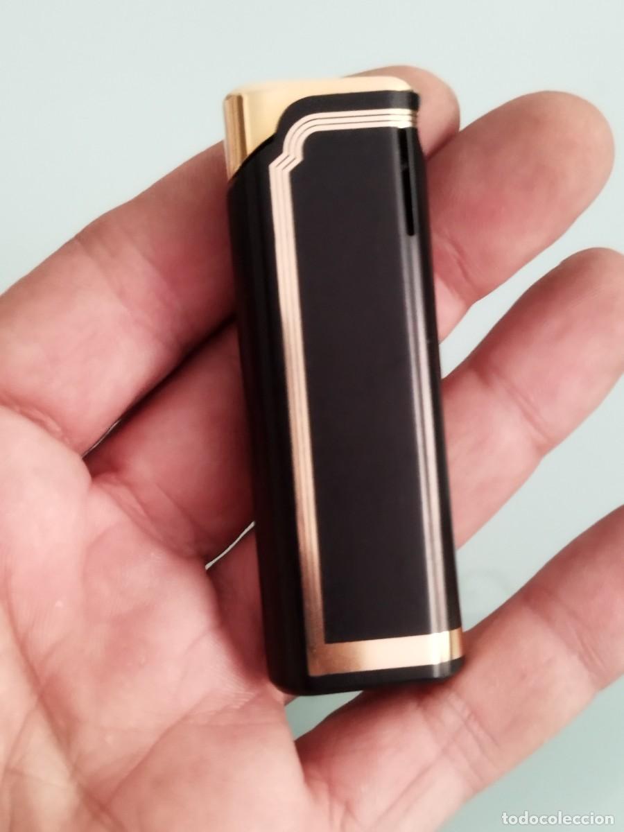 Mecheros: Mechero, encendedor para fumar en pipa. Funcionando.