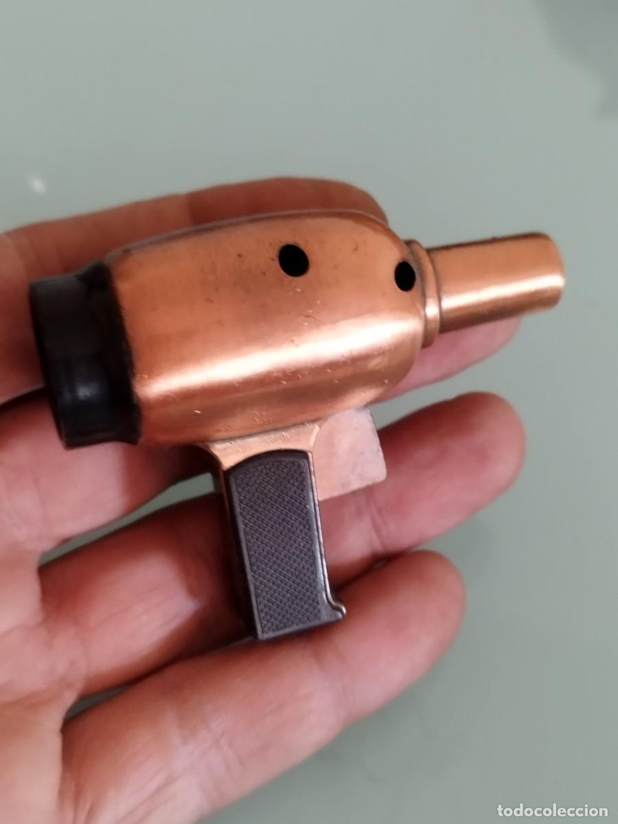 Mecheros: Mechero encendedor en forma de secador de pelo. Sin probar.