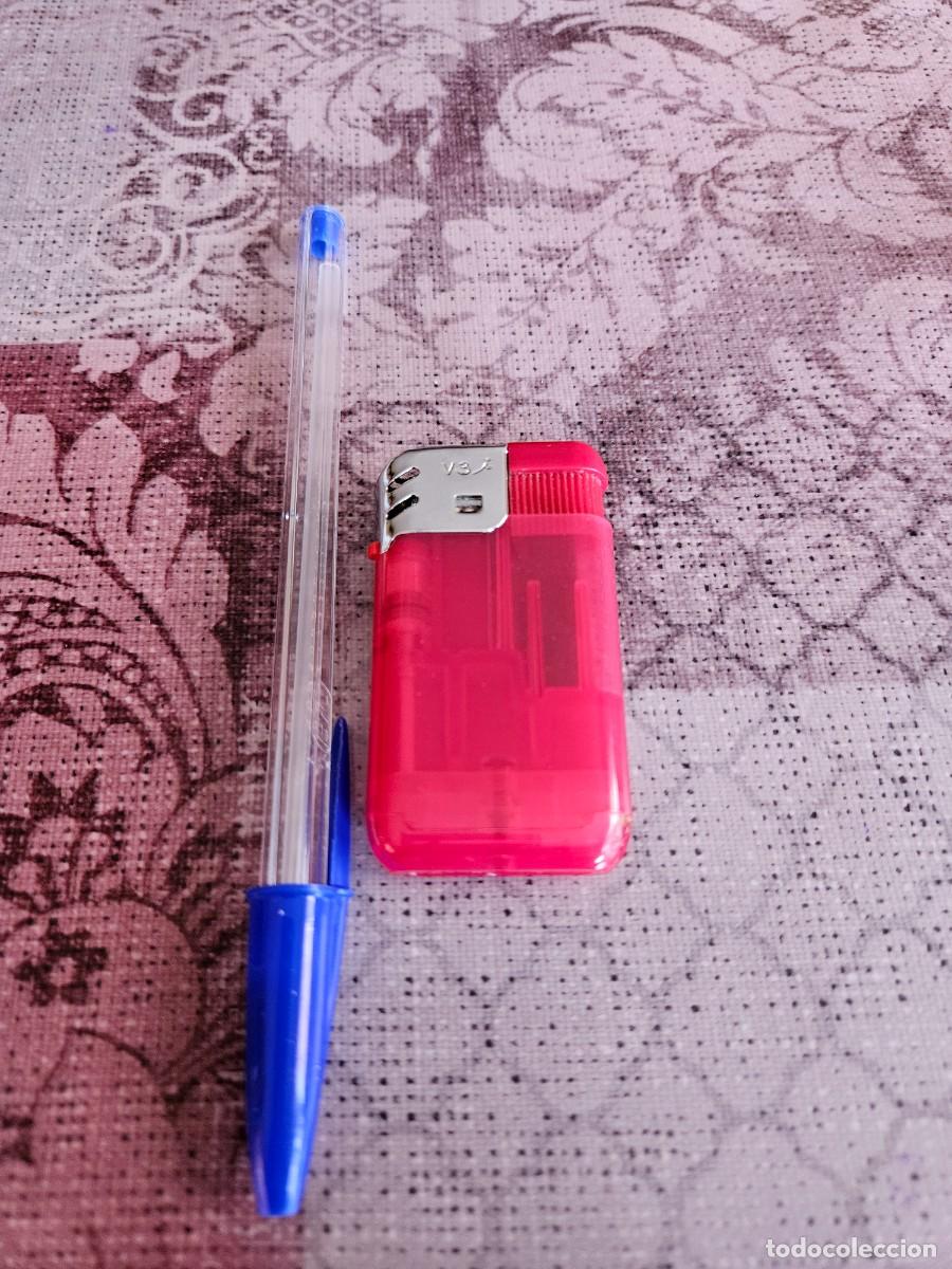 Mecheros: Mechero/ Encendedor Electr&oacute;nico Recargable De Pl&aacute;stico transl&uacute;cido Color Rojo, &rdquo; V3&rdquo;.