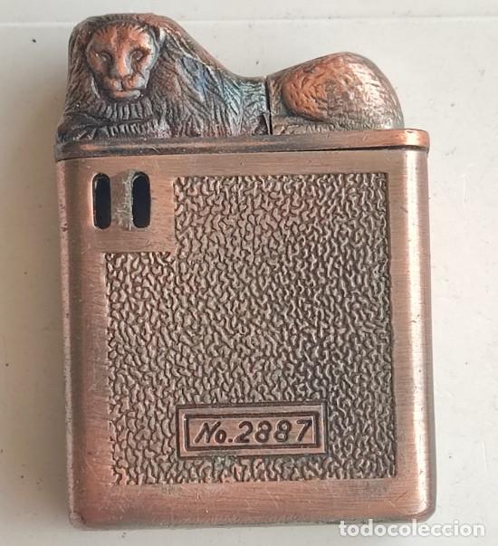 Mecheros: PEQUE&Ntilde;O ENCENDEDOR METALICO VINTAGE, LEON, NUMERADO, MECHERO RECARGABLE