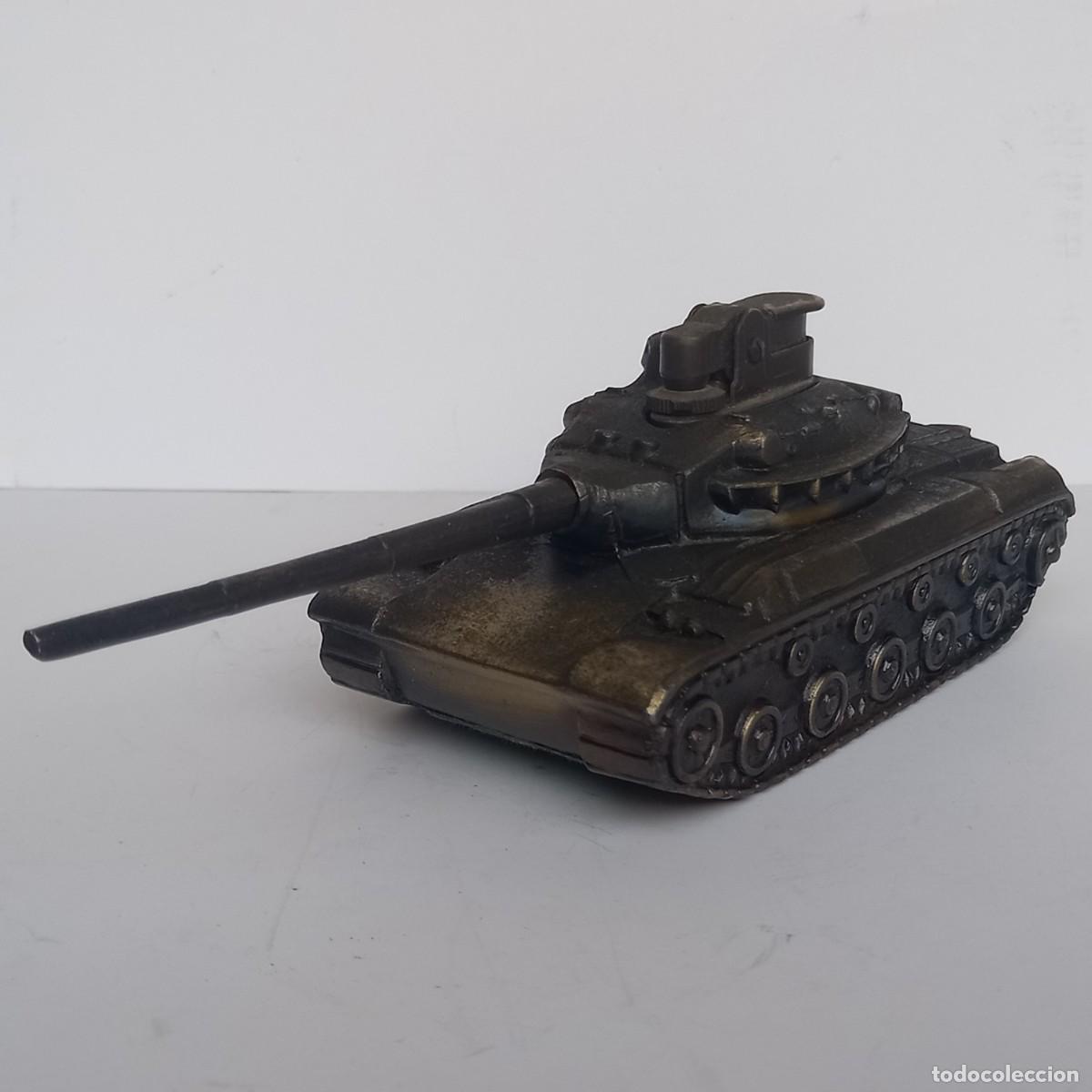 Mecheros: ANTIGUO MECHERO SOBREMESA TANQUE MILITAR.