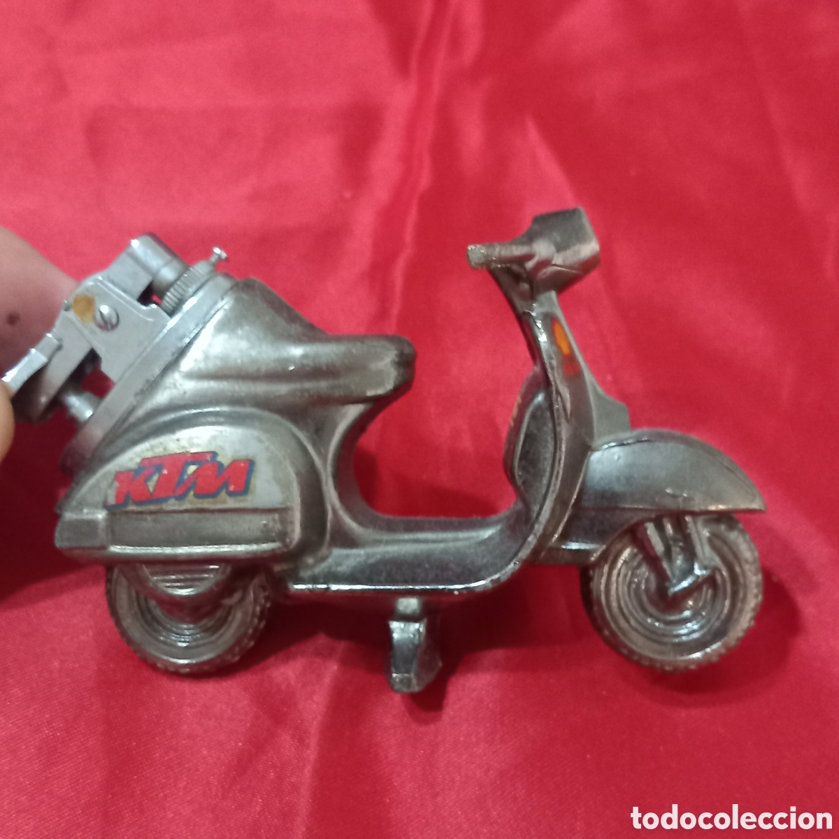 Mecheros: PORTA MECHERO MOTO VESPA DE METAL(FUNCIONAL)11cm