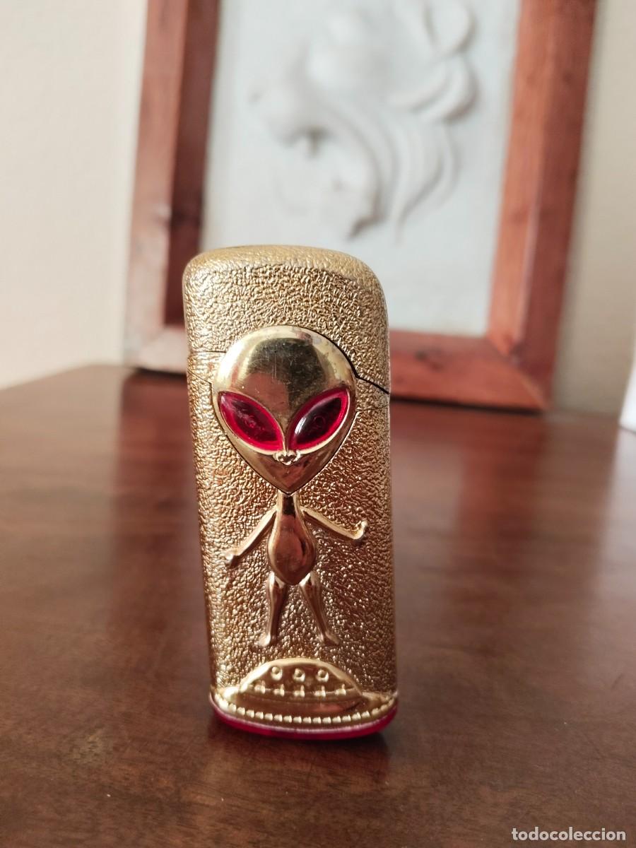 Mecheros: Curioso mechero Extraterrestre y platillo volante. OVNI. Descargado.