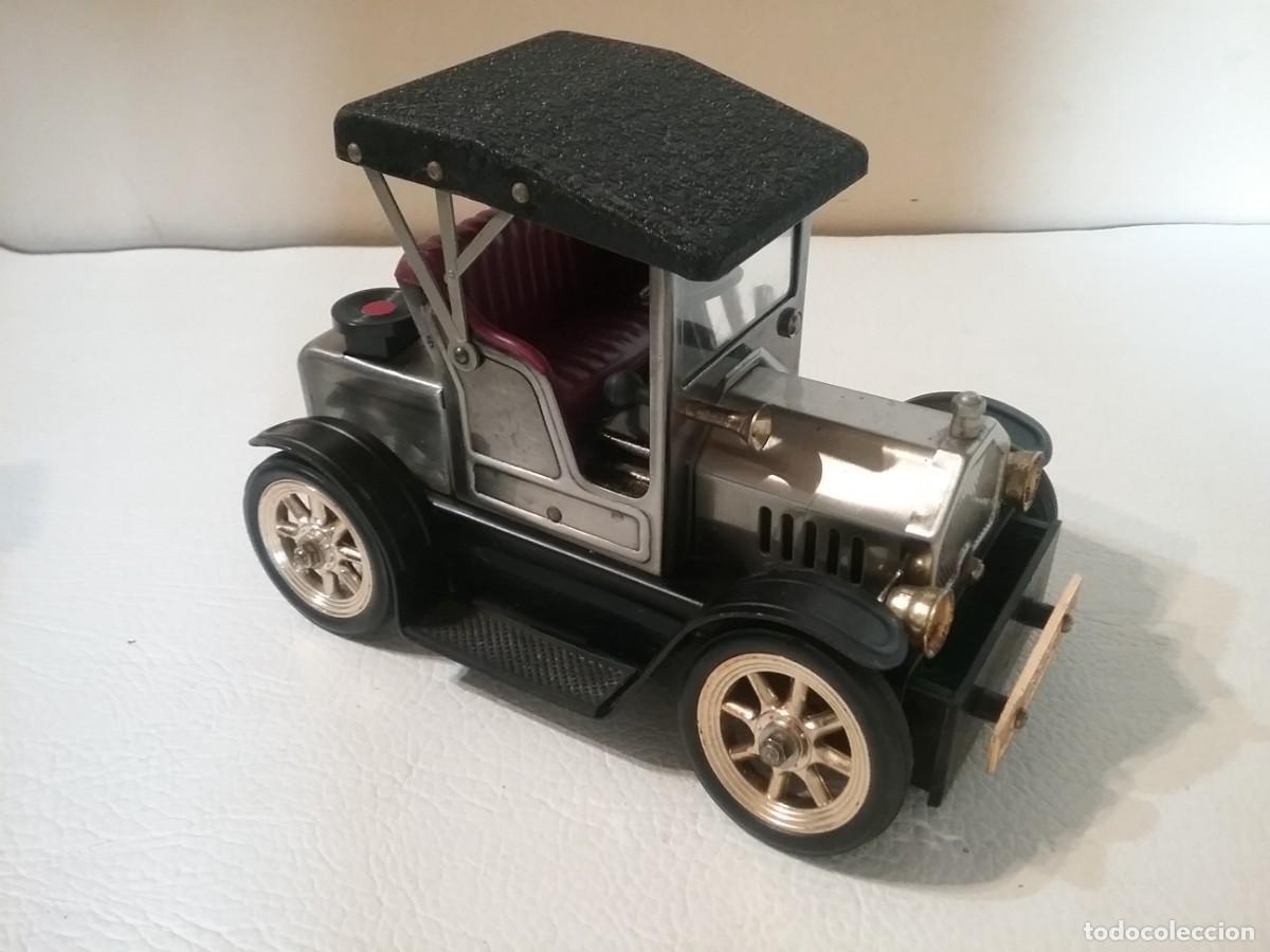 Mecheros: MECHERO Y PITILLERA CON FORMA DE COCHE ANTIGUO. - Foto 2