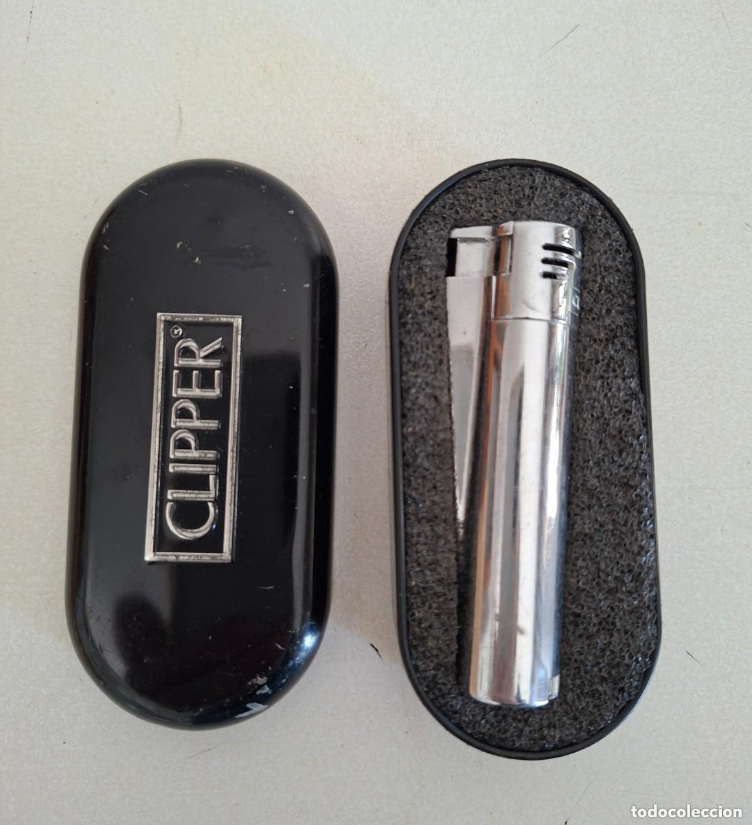 Mecheros: Mechero Clipper, Flamagas, en su caja de lata original, unos 9 x 4 x 2 cms