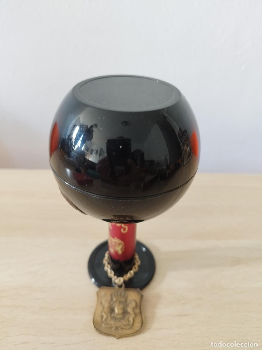 Mecheros: Mechero de sobremesa vintage Guardia Real brit&aacute;nica con tapa Britain