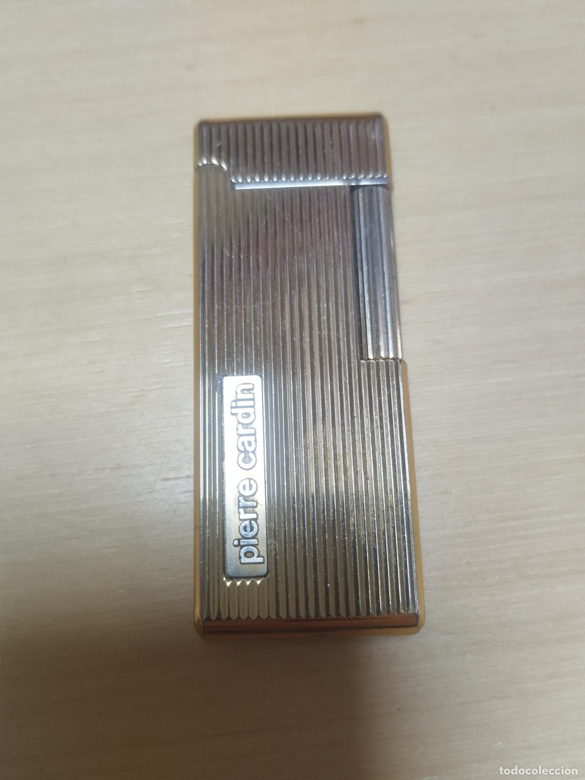 Briquets: BZB 155 MECHERO MOD. PIERRE CARDIN.PUBLICIDAD MONTAJES PINA. MEDIDAS APROX 7*3 CM.