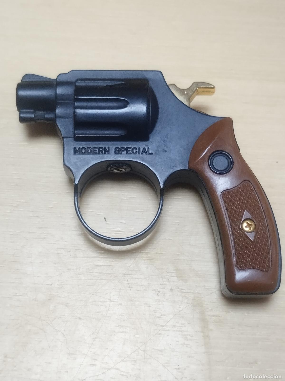 Briquets: BZB 153 MECHERO PEQUE&Ntilde;O REVOLVER. MODERN SPECIAL. MEDIDAS APROX 6*6 CM.