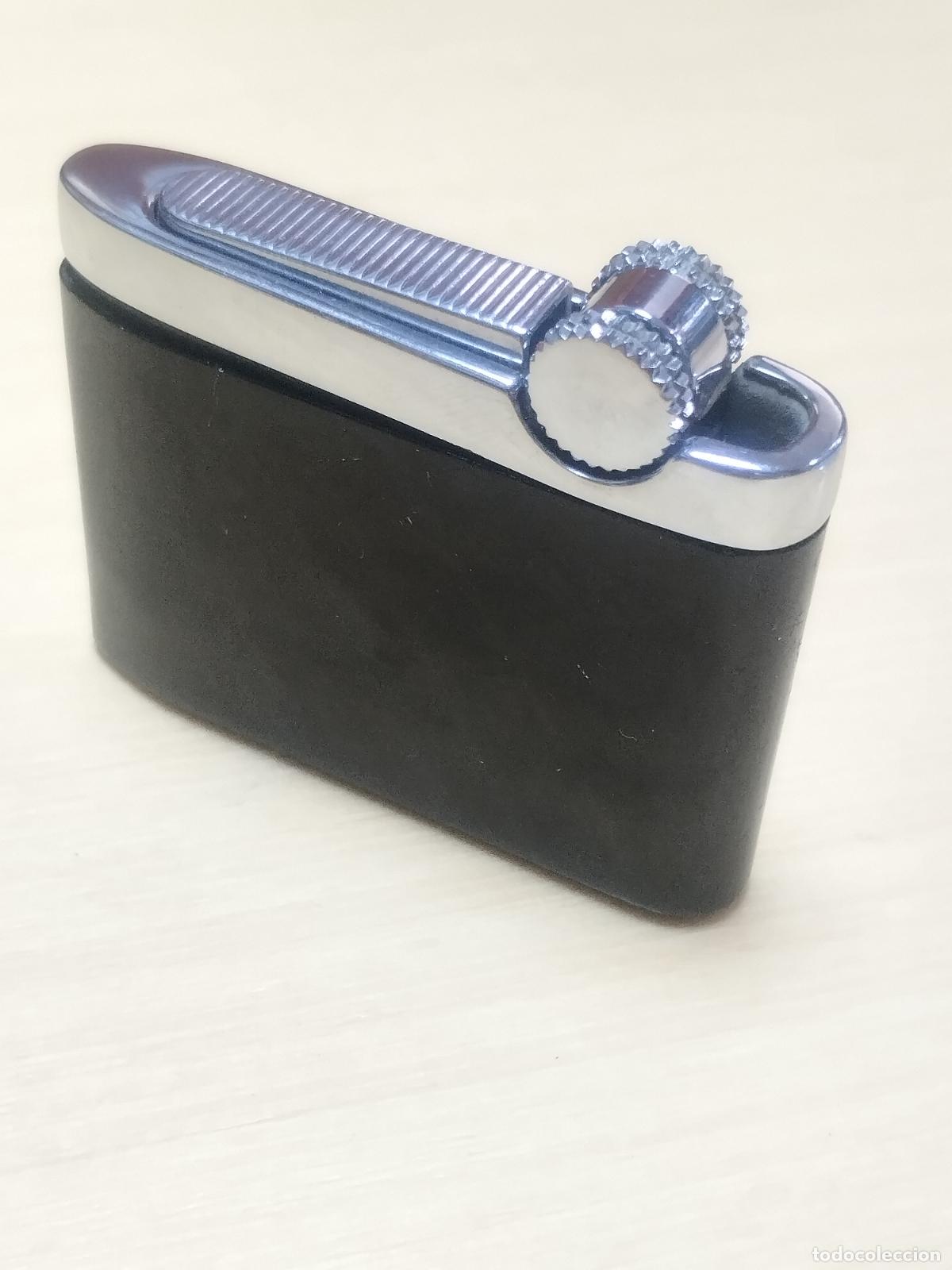 Briquets: BZB 152 MECHERO DE DIETRICH. FEUDOR. FRANCIA. MEDIDAS APROX 5*5 CM. ALGUN ROCE EN ESMALTE