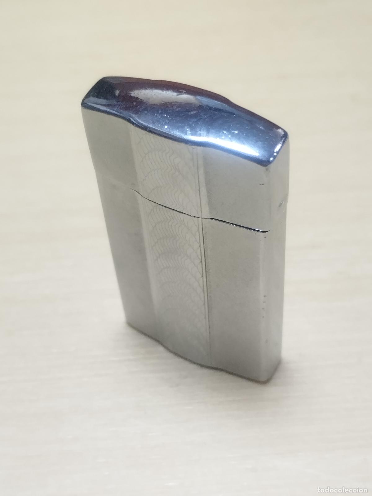 Briquets: BZB 148 MECHERO PENGUIN. GONIC THREE. MEDIDAS APROX 6*2,5 CM. BUENA CONSERVACION