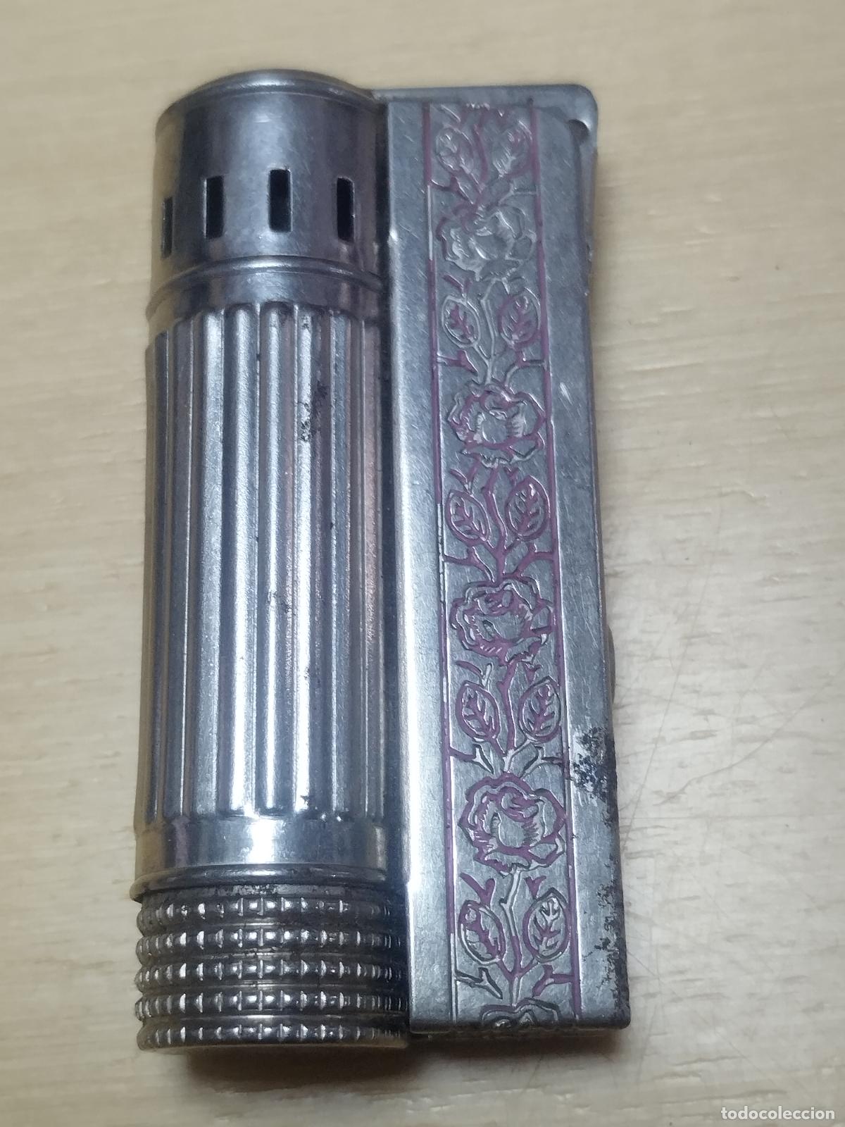 Lighters: BZB 137 MECHERO MINI FOX. ADORNOS FLORALES. AUSTRIA. MEDIDAS APROX 6*3 CM. BUENA CONSERVACION
