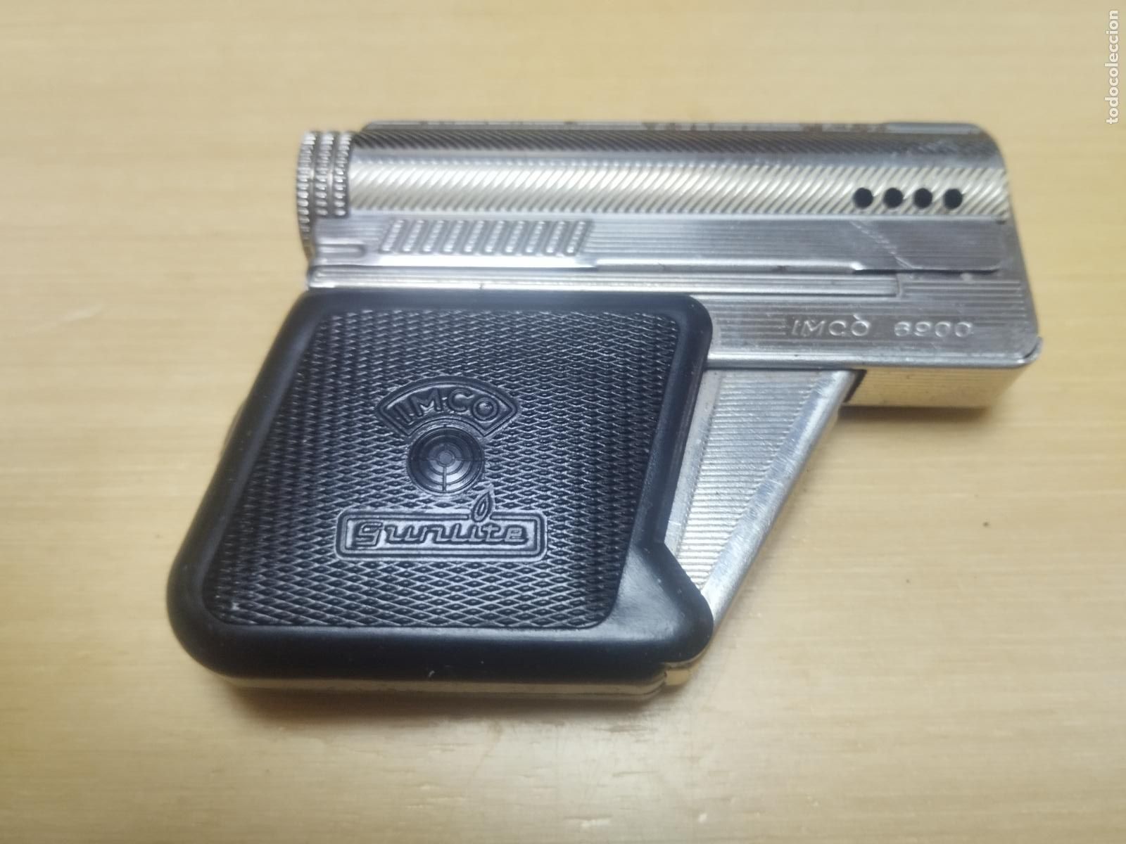 Briquets: BZB 126 MECHERO TIPO PISTOLA CACHAS NEGRAS. IMCO SUNLITE 6900. MEDIDAS APROX 6*7 CM. BUENA CALIDAD
