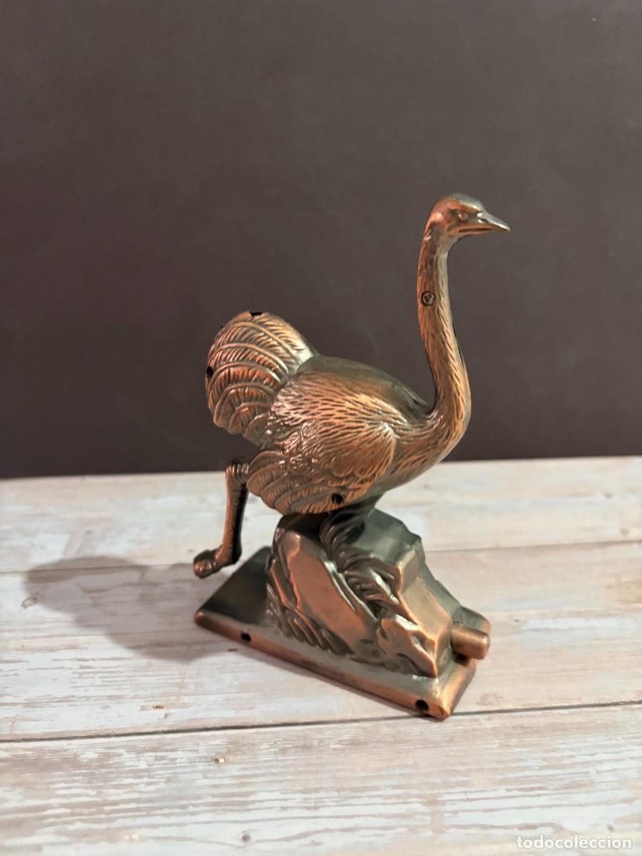 Lighters: MECHERO ANTIGUO CON FIGURA DE AVESTRUZ EN METAL BRONCEADO Y BASE DECORATIVA