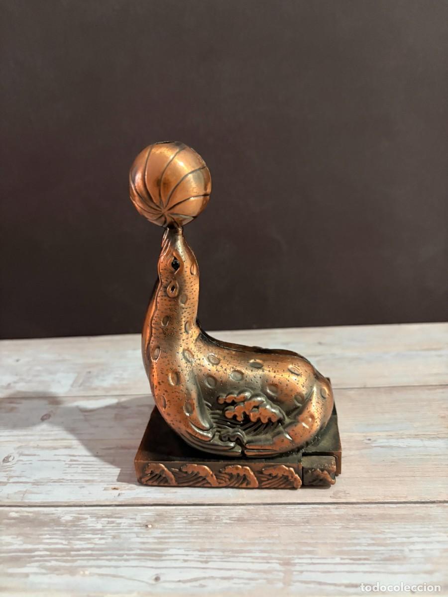 Isqueiros: MECHERO ANTIGUO CON FIGURA DE CAMELLO DE UNA JOROBA EN METAL BRONCEADO CON DETALLES GRABADOS