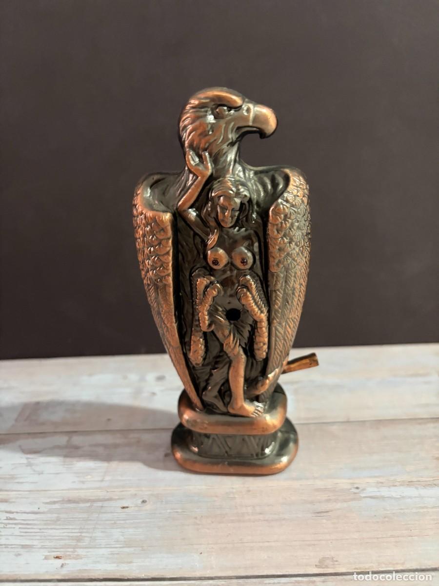 Isqueiros: MECHERO ANTIGUO DE &Aacute;GUILA CON FIGURA FEMENINA ENTRE LAS ALAS EN METAL BRONCEADO