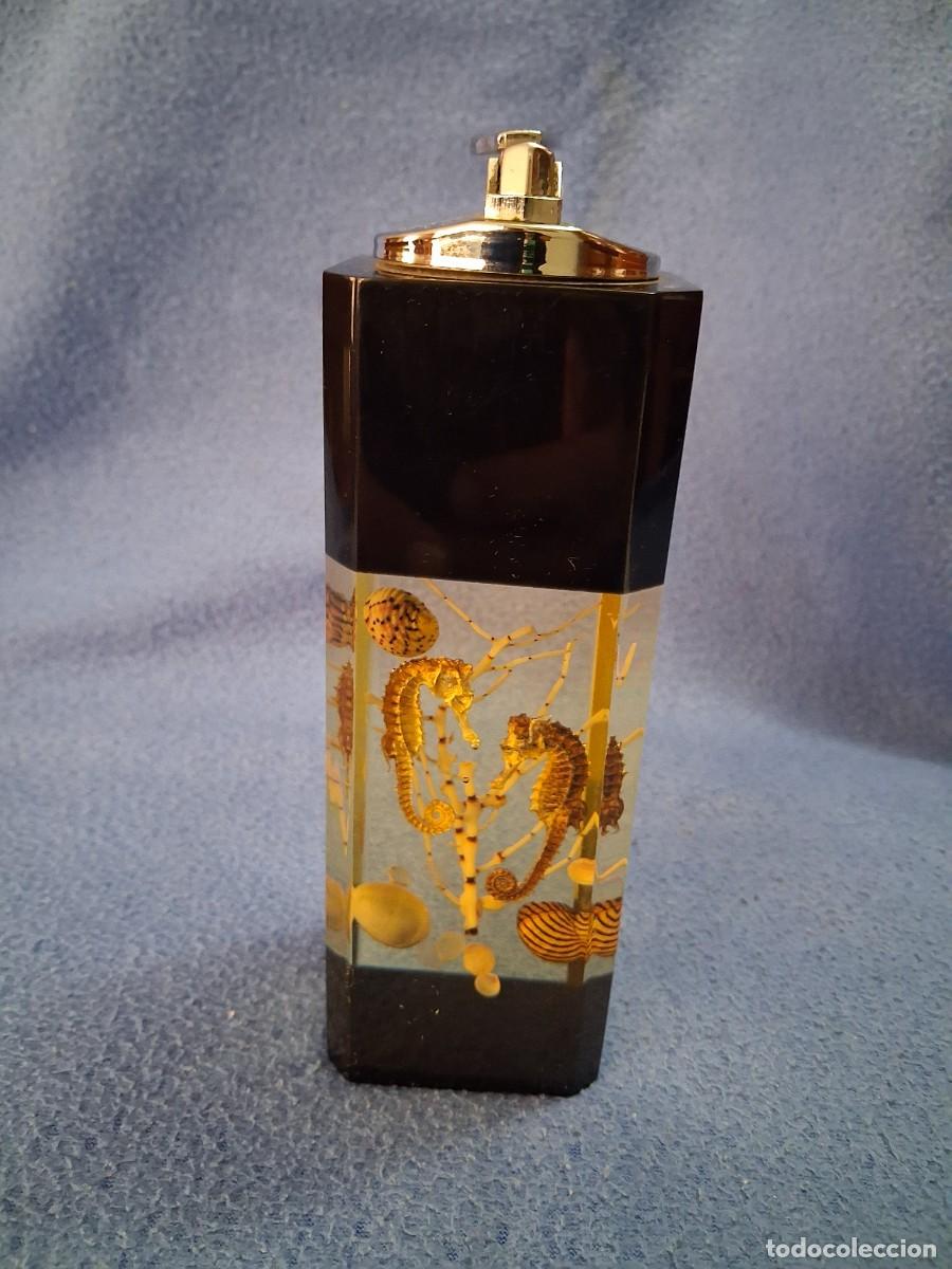 Lighters: MECHERO DE MESA CRISTAL/ METACRILATO . CON CABALLOS DE MAR.