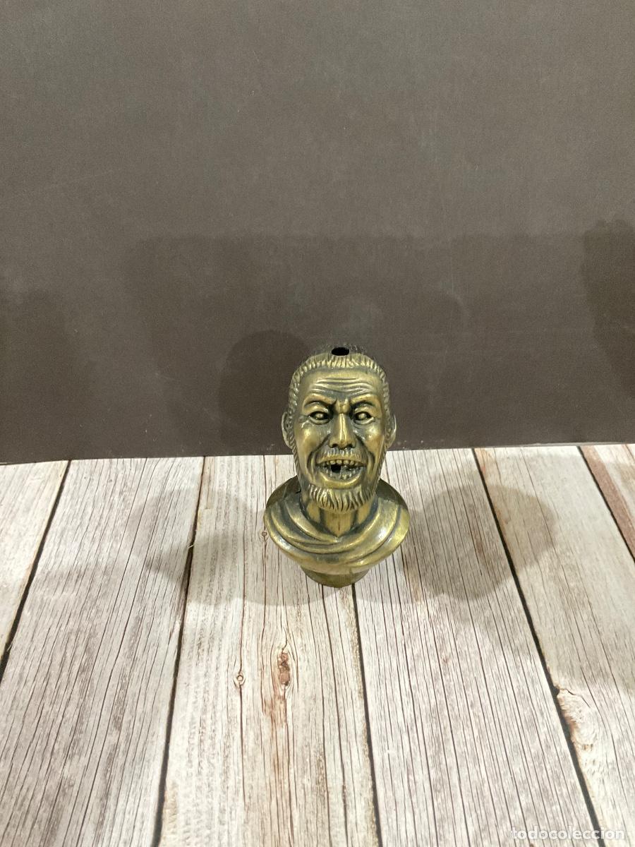 Mecheros: MECHERO MET&Aacute;LICO EN FORMA DE BUSTO MASCULINO CON BARBA Y BIGOTE.