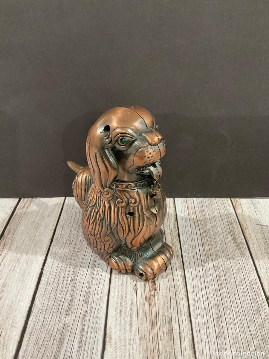 Mecheros: MECHERO DECORATIVO EN FORMA DE PERRO SENTADO. METAL EFECTO BRONCE Y NEGRO.