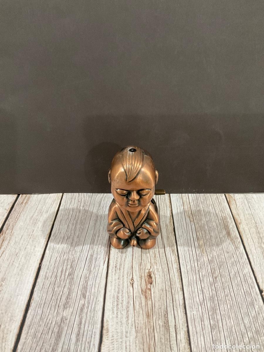 Mecheros: MECHERO FIGURA DE HOMBRE SENTADO