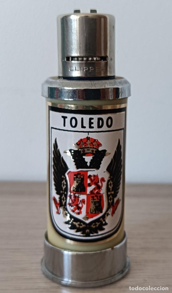 Mecheros: Antiguo Mechero CLIPPER Regulable de color Azul, insertado en Funda de TOLEDO.