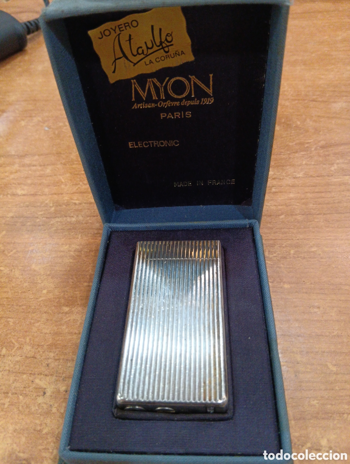 Mecheros: Mechero Myon plateado de gas, en su estuche original
