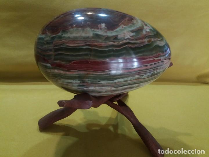 Coleccionismo de minerales: HUEVO &Oacute;NIX GRANDE CON BASE MADERA - Foto 1
