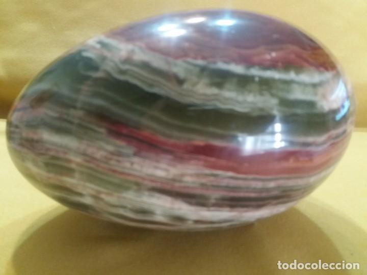Coleccionismo de minerales: HUEVO &Oacute;NIX GRANDE CON BASE MADERA - Foto 2