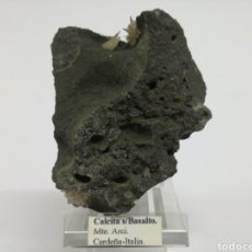 Coleccionismo de minerales: ARAGONITO SOBRE BASALTO. - MINERAL