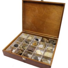 Coleccionismo de minerales: 1950CA - COLECCIÓN DE MINERALES E.N.O.S.A. (EMPRESA NACIONAL DE ÓPTICA / INI) GRAN TAMAÑO