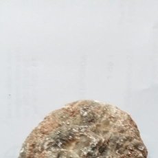 Coleccionismo de minerales: MINERAL O ROCA, EN FORMA DE CONCHA, CRISTALES ROJIZOS, BLANCOS Y GRISES, EN BRUTO, POR DETERMINAR. Lote 350016114