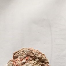 Coleccionismo de minerales: MINERAL O ROCA, EN FORMA DE CONCHA U OSTRA, Y CRISTALES VARIOS COLORES, EN BRUTO, POR DETERMINAR. Lote 350017479