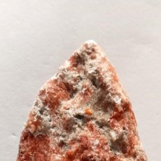 Coleccionismo de minerales: LOTE DE CINCO MINERALES O ROCAS DE CRISTALES COLOR ROJO, DISTINTAS FORMAS, EN BRUTO, POR DETERMINAR. Lote 350086914