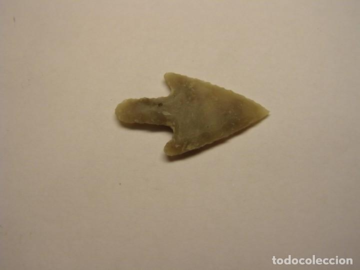 Coleccionismo de minerales: Punta de flecha de s&iacute;lex de tipo neol&iacute;tico. - Foto 1