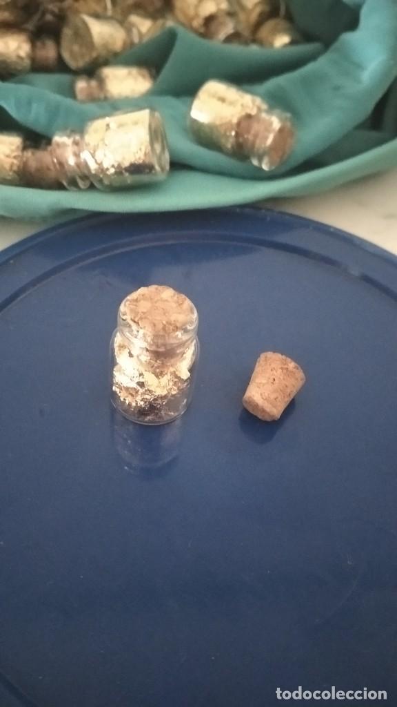 Coleccionismo de minerales: frasco con laminas de oro - Foto 1