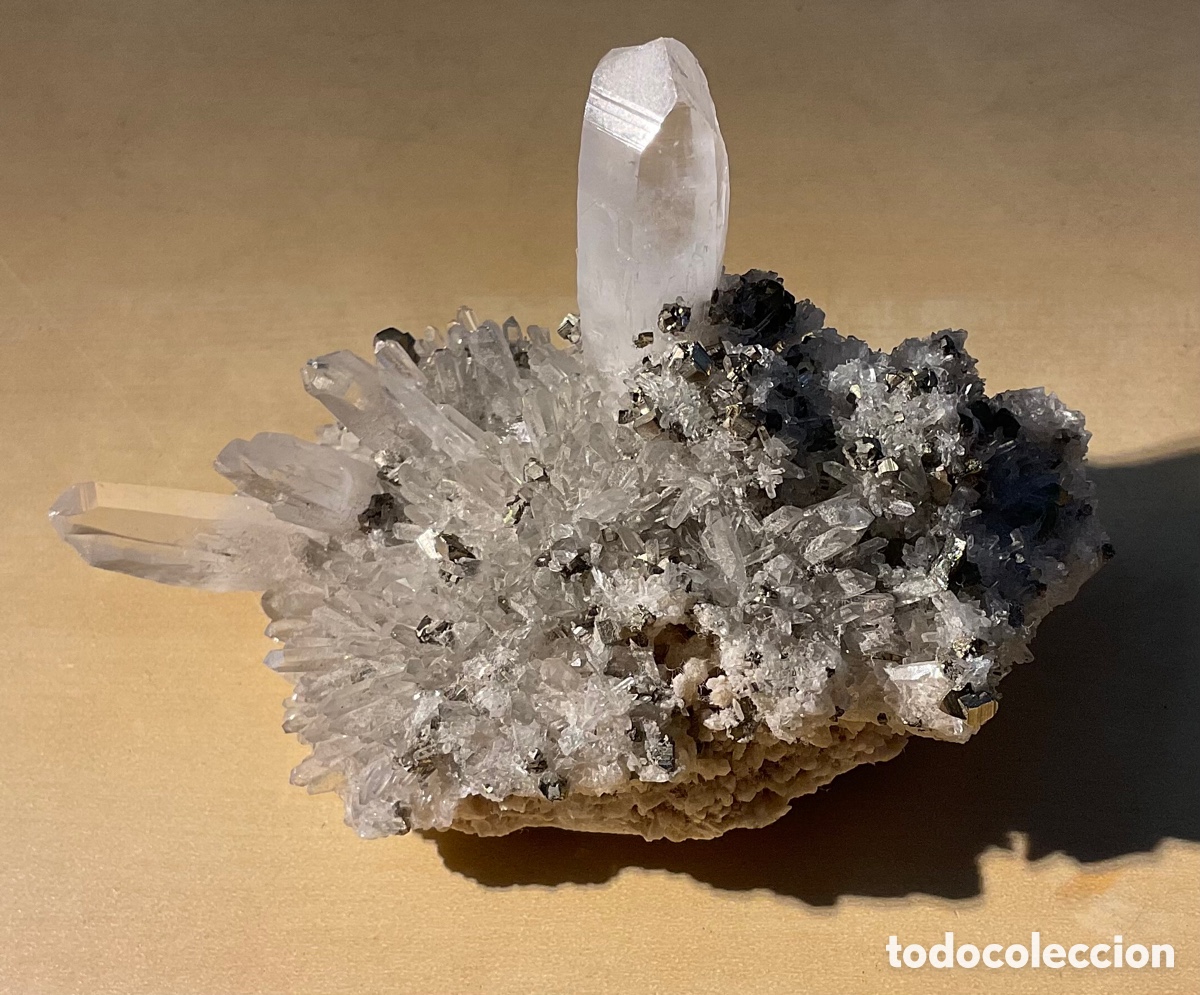 Coleccionismo de minerales: Drusa pirita y cuarzo - Foto 1