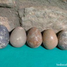 Coleccionismo de minerales: LOTE DE 5 HUEVOS DE MÁRMOL O ALABASTRO DE DIFERENTES COLORES MUESTRAS DE MÁRMOLES