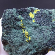 Coleccionismo de minerales: FDMINERALS: GUILLEMINITA SOBRE MALAQUITA - MINA MUSONOI - KOLWEZI - CONGO - ER 297. Lote 401188969