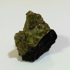 Coleccionismo de minerales: PRECIOSA PIEDRA DE LAVA VOLCÁNICA CON INCRUSTACIONES DEL MINERAL OLIVINA